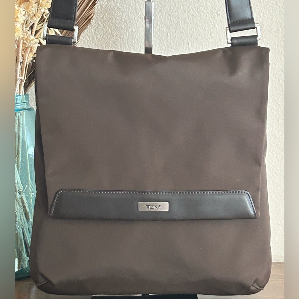 TUMI Gender Neutral Brown Nylon w/Leather Trim Messenger Crossbody Bag